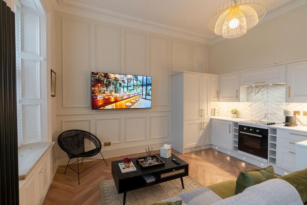 The Devonshire Suite - Your 5 Star West End Stay! Glasgow Exteriör bild
