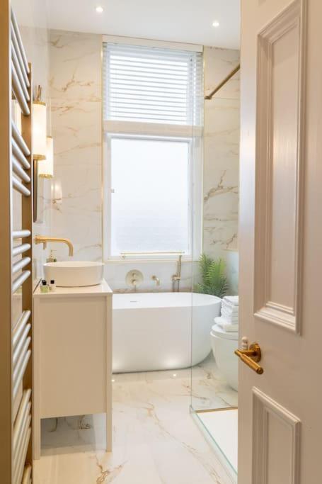 The Devonshire Suite - Your 5 Star West End Stay! Glasgow Exteriör bild