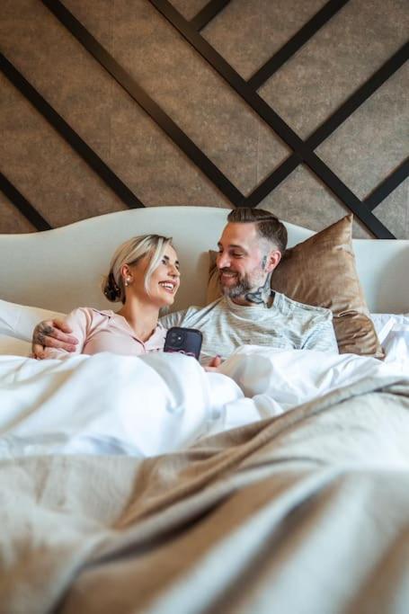 The Devonshire Suite - Your 5 Star West End Stay! Glasgow Exteriör bild