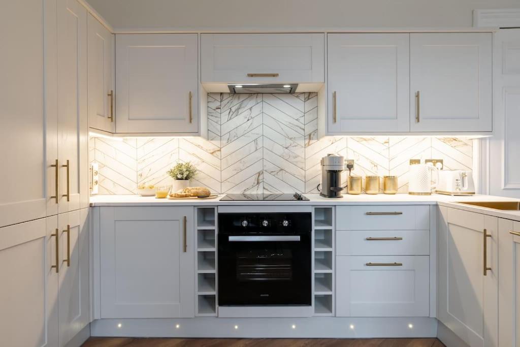 The Devonshire Suite - Your 5 Star West End Stay! Glasgow Exteriör bild